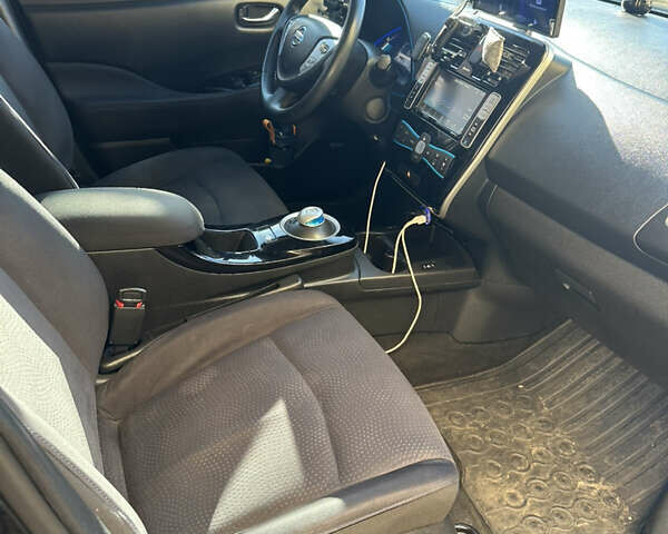 Чорний Ніссан Ліф, об'ємом двигуна 0 л та пробігом 143 тис. км за 8200 $, фото 6 на Automoto.ua