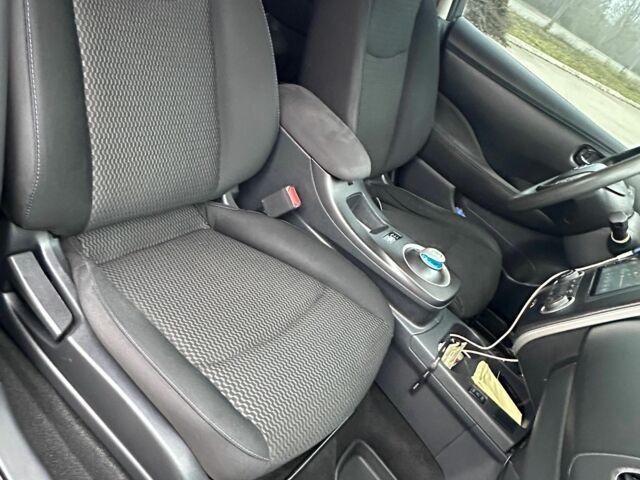 Черный Ниссан Лиф, объемом двигателя 0 л и пробегом 160 тыс. км за 5500 $, фото 12 на Automoto.ua