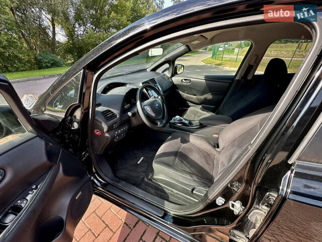 Черный Ниссан Лиф, объемом двигателя 0 л и пробегом 102 тыс. км за 8500 $, фото 12 на Automoto.ua