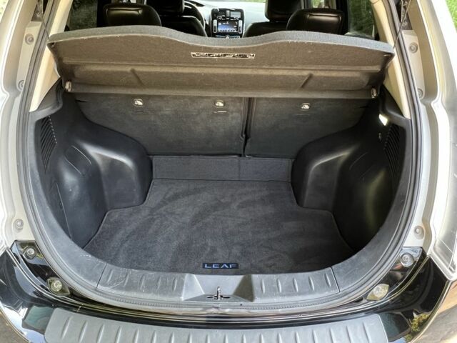 Чорний Ніссан Ліф, об'ємом двигуна 0 л та пробігом 94 тис. км за 6500 $, фото 6 на Automoto.ua