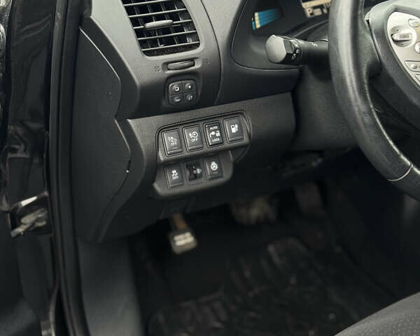 Черный Ниссан Лиф, объемом двигателя 0 л и пробегом 110 тыс. км за 7500 $, фото 11 на Automoto.ua