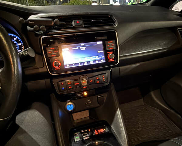 Черный Ниссан Лиф, объемом двигателя 0 л и пробегом 94 тыс. км за 12200 $, фото 20 на Automoto.ua