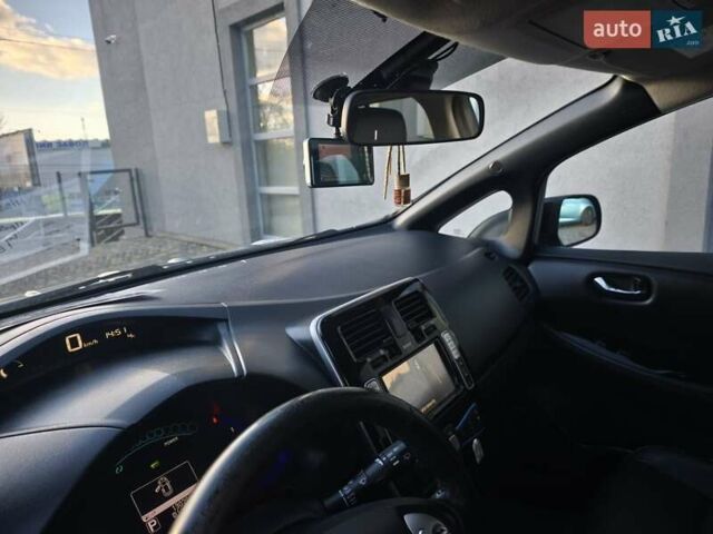 Черный Ниссан Лиф, объемом двигателя 0 л и пробегом 130 тыс. км за 7500 $, фото 17 на Automoto.ua