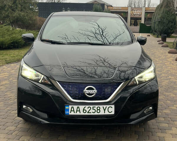 Черный Ниссан Лиф, объемом двигателя 0 л и пробегом 116 тыс. км за 12500 $, фото 4 на Automoto.ua