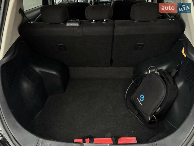 Черный Ниссан Лиф, объемом двигателя 0 л и пробегом 110 тыс. км за 7500 $, фото 18 на Automoto.ua