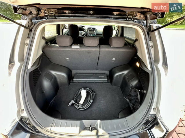 Черный Ниссан Лиф, объемом двигателя 0 л и пробегом 102 тыс. км за 8500 $, фото 24 на Automoto.ua