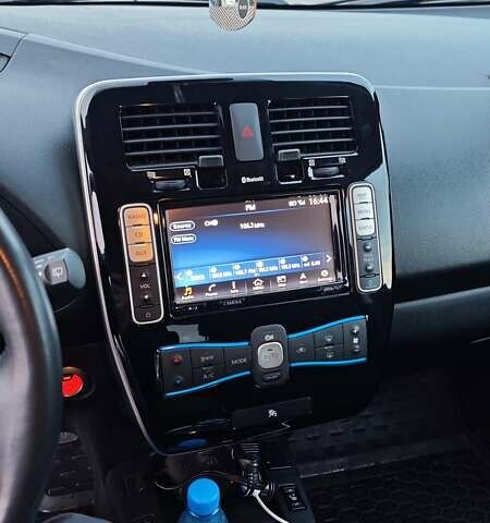 Черный Ниссан Лиф, объемом двигателя 0 л и пробегом 148 тыс. км за 7800 $, фото 5 на Automoto.ua