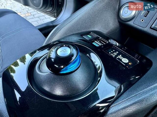 Черный Ниссан Лиф, объемом двигателя 0 л и пробегом 133 тыс. км за 11300 $, фото 47 на Automoto.ua