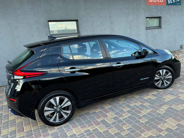 Черный Ниссан Лиф, объемом двигателя 0 л и пробегом 87 тыс. км за 15200 $, фото 9 на Automoto.ua