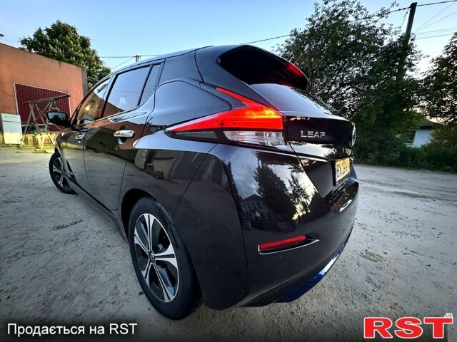 Черный Ниссан Лиф, объемом двигателя 0.11 л и пробегом 130 тыс. км за 12800 $, фото 2 на Automoto.ua