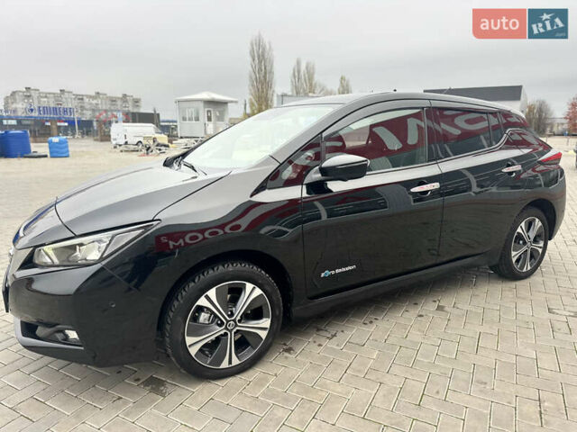 Черный Ниссан Лиф, объемом двигателя 0 л и пробегом 82 тыс. км за 11855 $, фото 2 на Automoto.ua