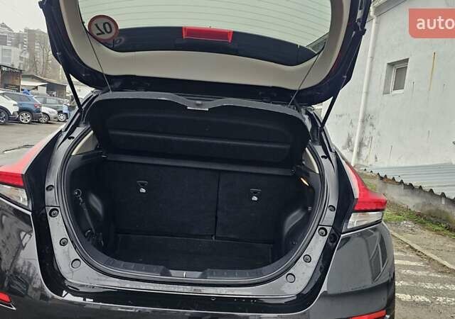 Черный Ниссан Лиф, объемом двигателя 0 л и пробегом 129 тыс. км за 11200 $, фото 3 на Automoto.ua