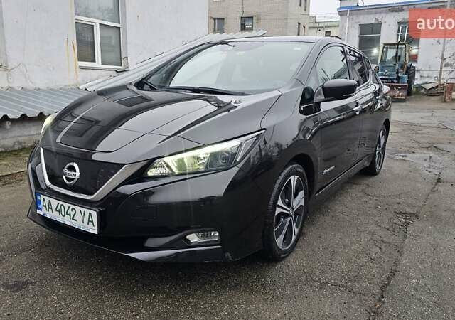 Черный Ниссан Лиф, объемом двигателя 0 л и пробегом 129 тыс. км за 11200 $, фото 2 на Automoto.ua