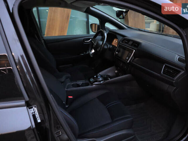 Черный Ниссан Лиф, объемом двигателя 0 л и пробегом 137 тыс. км за 12500 $, фото 15 на Automoto.ua