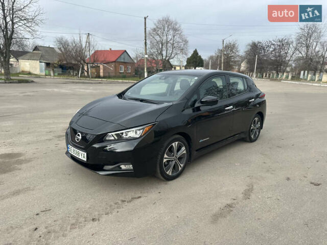 Черный Ниссан Лиф, объемом двигателя 0 л и пробегом 51 тыс. км за 13999 $, фото 6 на Automoto.ua