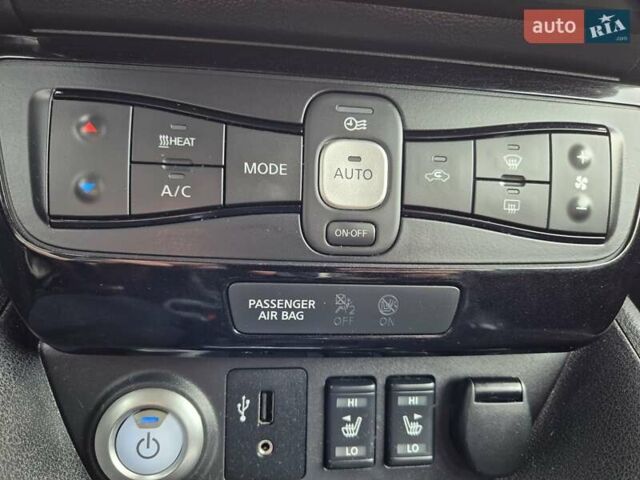 Черный Ниссан Лиф, объемом двигателя 0 л и пробегом 100 тыс. км за 12000 $, фото 2 на Automoto.ua