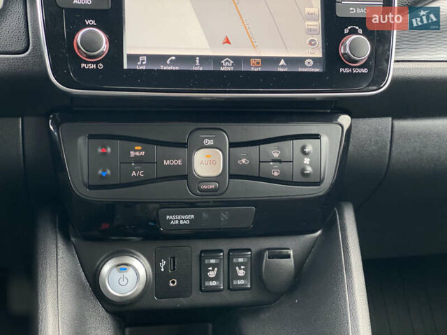 Черный Ниссан Лиф, объемом двигателя 0 л и пробегом 133 тыс. км за 12500 $, фото 14 на Automoto.ua