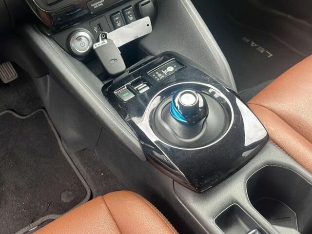 Черный Ниссан Лиф, объемом двигателя 0 л и пробегом 143 тыс. км за 10999 $, фото 4 на Automoto.ua