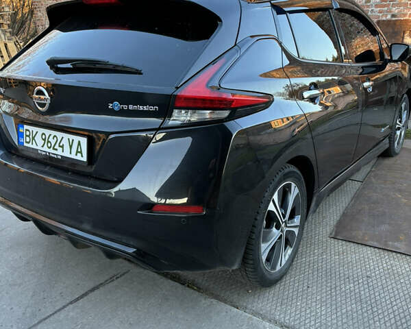 Черный Ниссан Лиф, объемом двигателя 0 л и пробегом 137 тыс. км за 11999 $, фото 10 на Automoto.ua