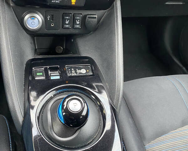 Черный Ниссан Лиф, объемом двигателя 0 л и пробегом 145 тыс. км за 12100 $, фото 22 на Automoto.ua