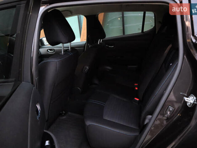 Черный Ниссан Лиф, объемом двигателя 0 л и пробегом 137 тыс. км за 12500 $, фото 11 на Automoto.ua