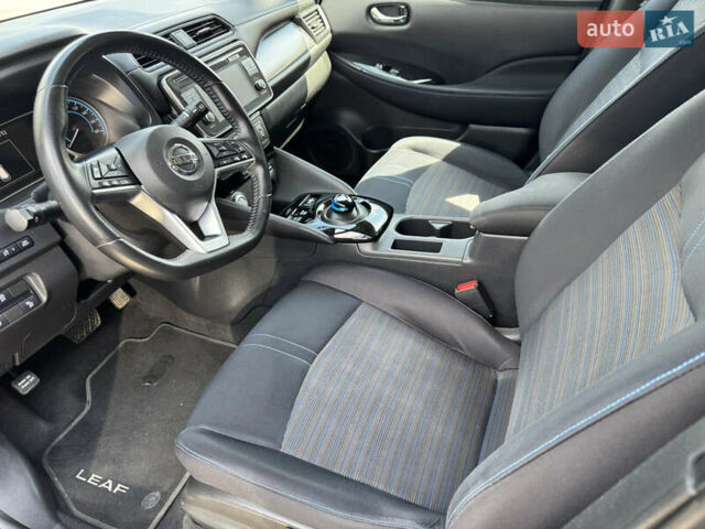 Чорний Ніссан Ліф, об'ємом двигуна 0 л та пробігом 95 тис. км за 13500 $, фото 5 на Automoto.ua