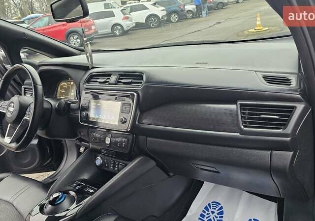 Черный Ниссан Лиф, объемом двигателя 0 л и пробегом 129 тыс. км за 11200 $, фото 14 на Automoto.ua