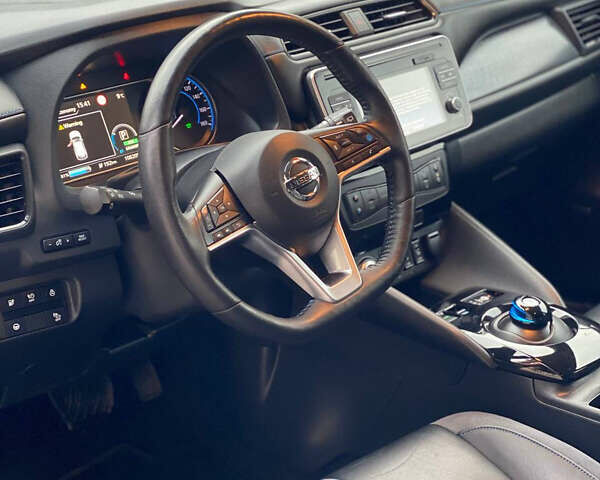 Чорний Ніссан Ліф, об'ємом двигуна 0 л та пробігом 108 тис. км за 12499 $, фото 5 на Automoto.ua