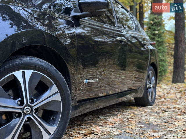 Черный Ниссан Лиф, объемом двигателя 0 л и пробегом 128 тыс. км за 12500 $, фото 7 на Automoto.ua