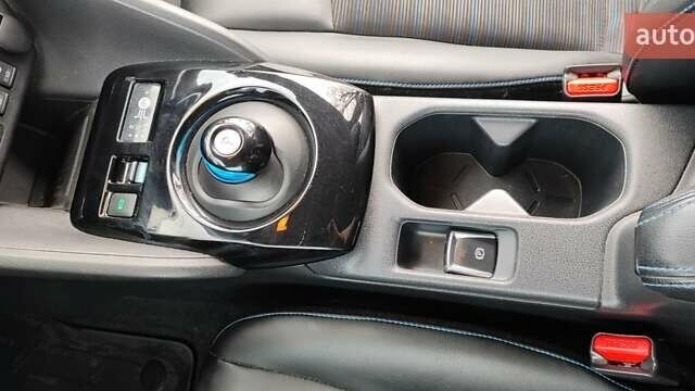 Чорний Ніссан Ліф, об'ємом двигуна 0 л та пробігом 103 тис. км за 13200 $, фото 13 на Automoto.ua