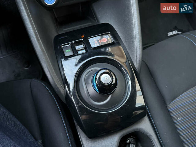 Черный Ниссан Лиф, объемом двигателя 0 л и пробегом 111 тыс. км за 11200 $, фото 20 на Automoto.ua