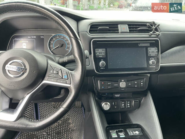 Чорний Ніссан Ліф, об'ємом двигуна 0 л та пробігом 99 тис. км за 11900 $, фото 11 на Automoto.ua