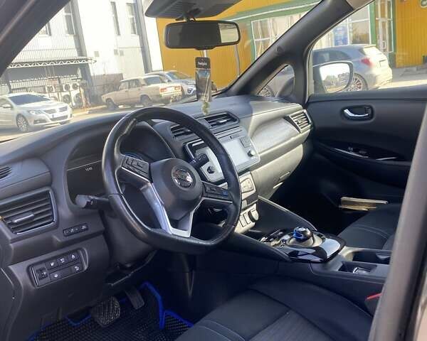 Черный Ниссан Лиф, объемом двигателя 0 л и пробегом 133 тыс. км за 13500 $, фото 6 на Automoto.ua