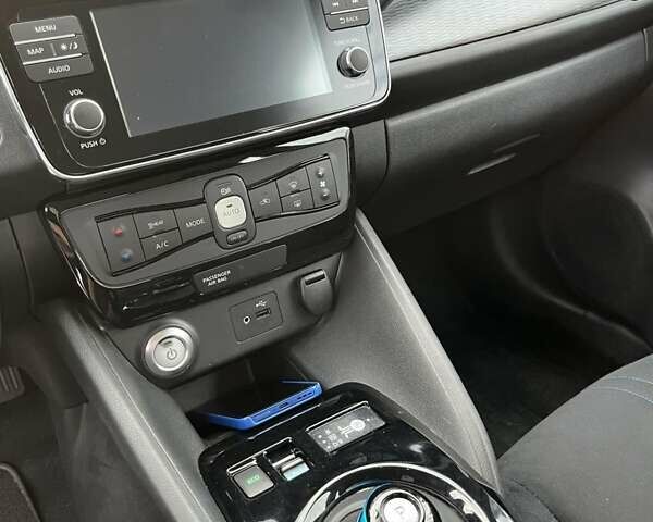 Черный Ниссан Лиф, объемом двигателя 0 л и пробегом 105 тыс. км за 12200 $, фото 1 на Automoto.ua