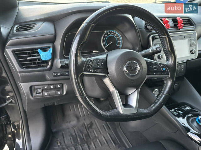 Чорний Ніссан Ліф, об'ємом двигуна 0 л та пробігом 90 тис. км за 11950 $, фото 23 на Automoto.ua