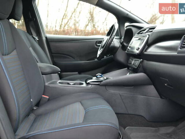 Черный Ниссан Лиф, объемом двигателя 0 л и пробегом 100 тыс. км за 11999 $, фото 19 на Automoto.ua