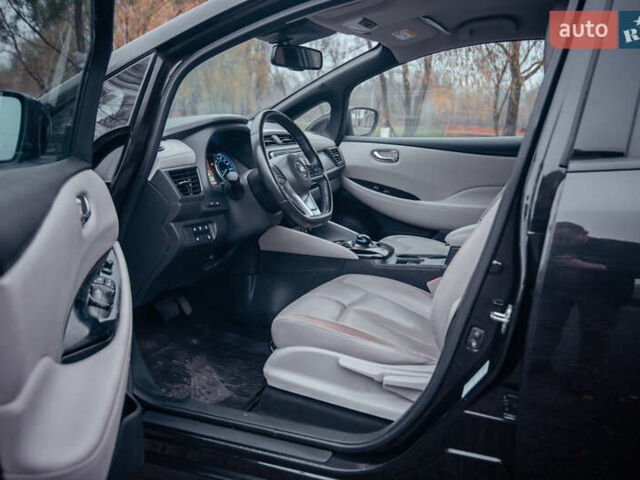 Черный Ниссан Лиф, объемом двигателя 0 л и пробегом 89 тыс. км за 13350 $, фото 19 на Automoto.ua