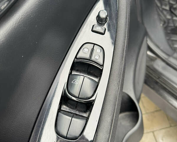 Черный Ниссан Лиф, объемом двигателя 0 л и пробегом 154 тыс. км за 10700 $, фото 14 на Automoto.ua