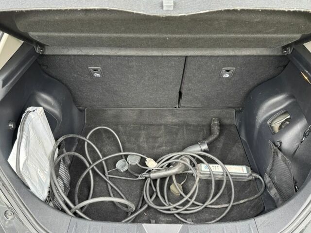 Черный Ниссан Лиф, объемом двигателя 0 л и пробегом 119 тыс. км за 12500 $, фото 21 на Automoto.ua