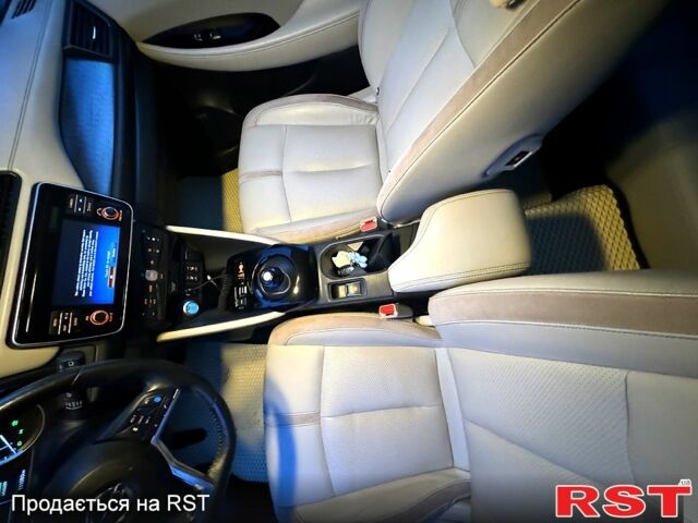 Черный Ниссан Лиф, объемом двигателя 0.11 л и пробегом 130 тыс. км за 12800 $, фото 4 на Automoto.ua