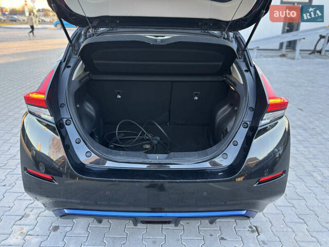 Черный Ниссан Лиф, объемом двигателя 0 л и пробегом 119 тыс. км за 11700 $, фото 39 на Automoto.ua