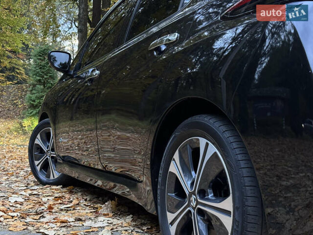 Черный Ниссан Лиф, объемом двигателя 0 л и пробегом 128 тыс. км за 12500 $, фото 11 на Automoto.ua