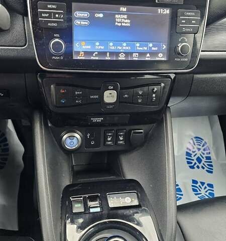 Черный Ниссан Лиф, объемом двигателя 0 л и пробегом 129 тыс. км за 11200 $, фото 6 на Automoto.ua