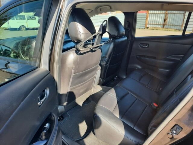 Черный Ниссан Лиф, объемом двигателя 0 л и пробегом 88 тыс. км за 14500 $, фото 10 на Automoto.ua