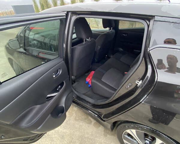 Черный Ниссан Лиф, объемом двигателя 0 л и пробегом 112 тыс. км за 11750 $, фото 7 на Automoto.ua