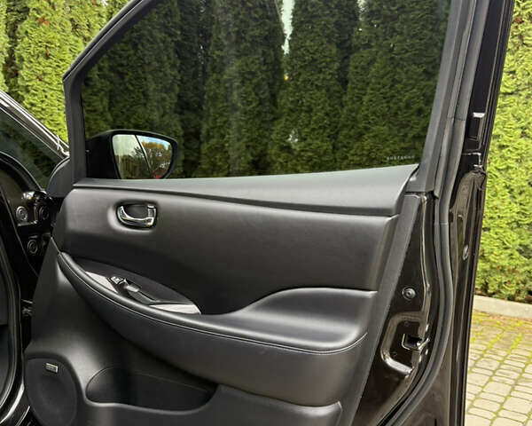 Черный Ниссан Лиф, объемом двигателя 0 л и пробегом 145 тыс. км за 11999 $, фото 59 на Automoto.ua