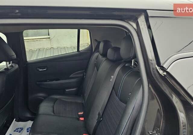 Черный Ниссан Лиф, объемом двигателя 0 л и пробегом 129 тыс. км за 11200 $, фото 12 на Automoto.ua