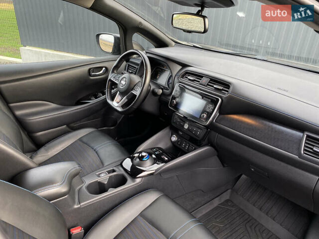 Черный Ниссан Лиф, объемом двигателя 0 л и пробегом 133 тыс. км за 12500 $, фото 40 на Automoto.ua