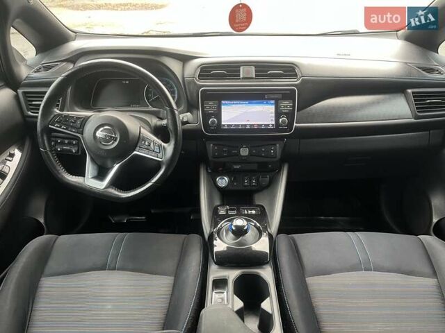 Черный Ниссан Лиф, объемом двигателя 0 л и пробегом 120 тыс. км за 11900 $, фото 29 на Automoto.ua