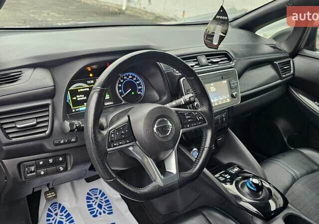 Черный Ниссан Лиф, объемом двигателя 0 л и пробегом 129 тыс. км за 11200 $, фото 9 на Automoto.ua